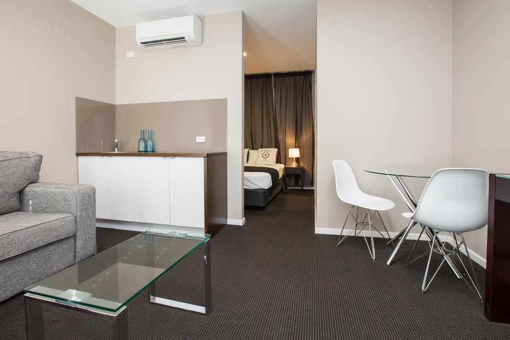 נראברי Crossroads Hotel חדר תמונה