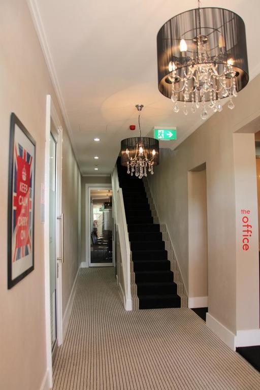 נראברי Crossroads Hotel חדר תמונה