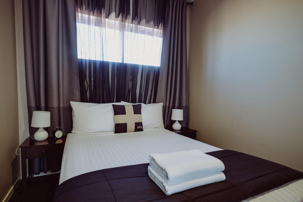 נראברי Crossroads Hotel מראה חיצוני תמונה