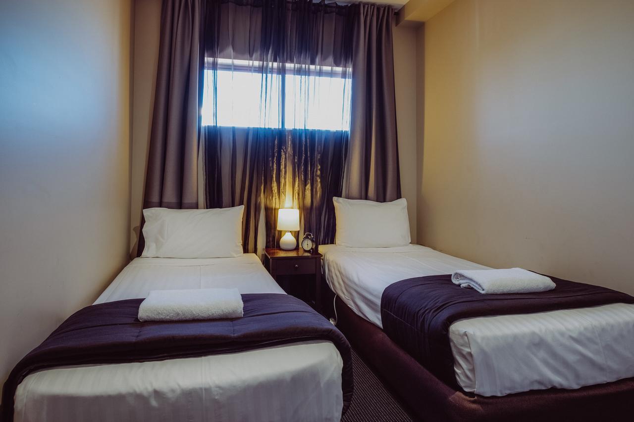 נראברי Crossroads Hotel מראה חיצוני תמונה
